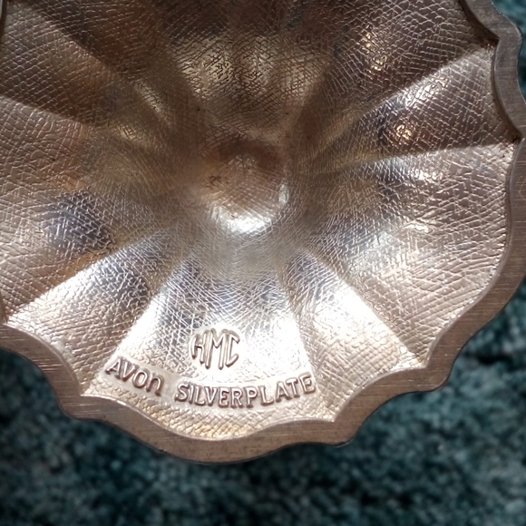 Avon silver plate bud vase. - Picture 5 of 5